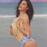 Jacqueline Fernandez Instagram – high tides and good vibes🌊💖 #beachvibes  #cinnamonhotels Trinco Blu by Cinnamon