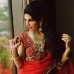 Jacqueline Fernandez Instagram - Thank you @haritzaverijewellers #ahmedabad ❤️❤️❤️ @shaanmu @chandiniw @inherchair @hairstylist_madhav @greeshx @abhivaleraphotography 💋