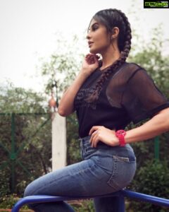 Jacqueline Fernandez Instagram - What time is it?