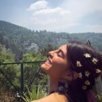 Jacqueline Fernandez Instagram - Connected to 🌼🌻🌼 #nainital @inherchair