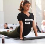 Jacqueline Fernandez Instagram - Hey Delhi!! Excited to do some yoga tomo with all you green warriors💪🏻💪🏻and don’t forget to catch me at MGF megacity CAN’T WAIT to meet you all!!! @andazdelhi @rawpressery #delhigetsraw #yogarise #delhi 🌈🦋💚 Andaz Delhi