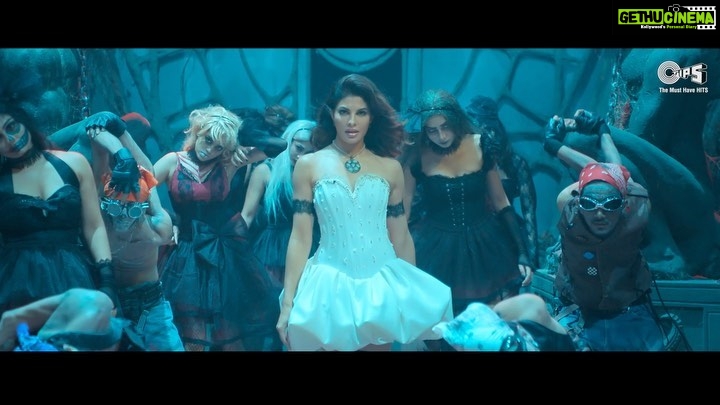 Jacqueline Fernandez Instagram - Aayi Aayi Aayi....check out the first look of the #BhootPoliceTitleTrack 👻 #ComingSoon #SaifAliKhan @arjunkapoor @yamigautam @vishaldadlani @sunidhichauhan5 @mellowmellow @sachinjigar @soulfulsachin @jigarsaraiya @remodsouza @disneyplushotstarvip #DisneyplusHotstarMultiplex @jaavedjaaferi @RameshTaurani @akshaipuri @pavankirpalani @jaya.taurani @tips @tipsfilmsofficial @12thstreetentertainment_film