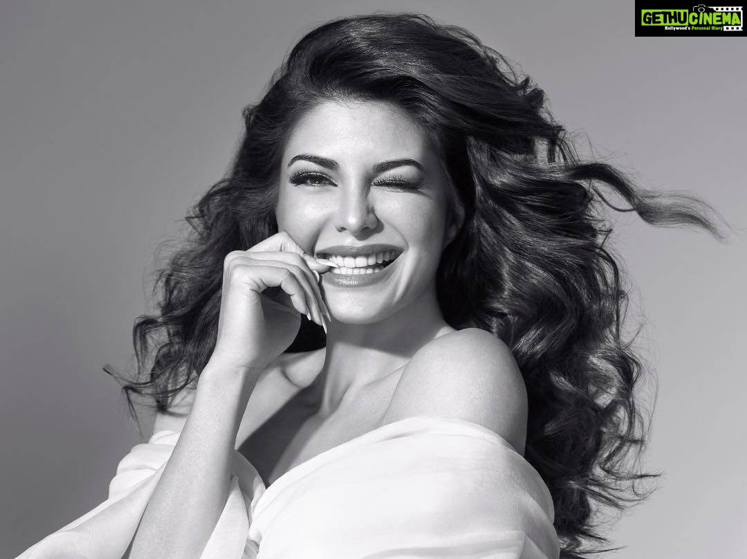 Jacqueline Fernandez Instagram - Today’s the day!!! 🎉🎉🎉 I’m so excited that my lash collab with @hudabeauty, the Jacqueline Lash, is launching across the world! Make sure to hop over to @shophudabeauty to buy yours! ❤️❤️❤️❤️