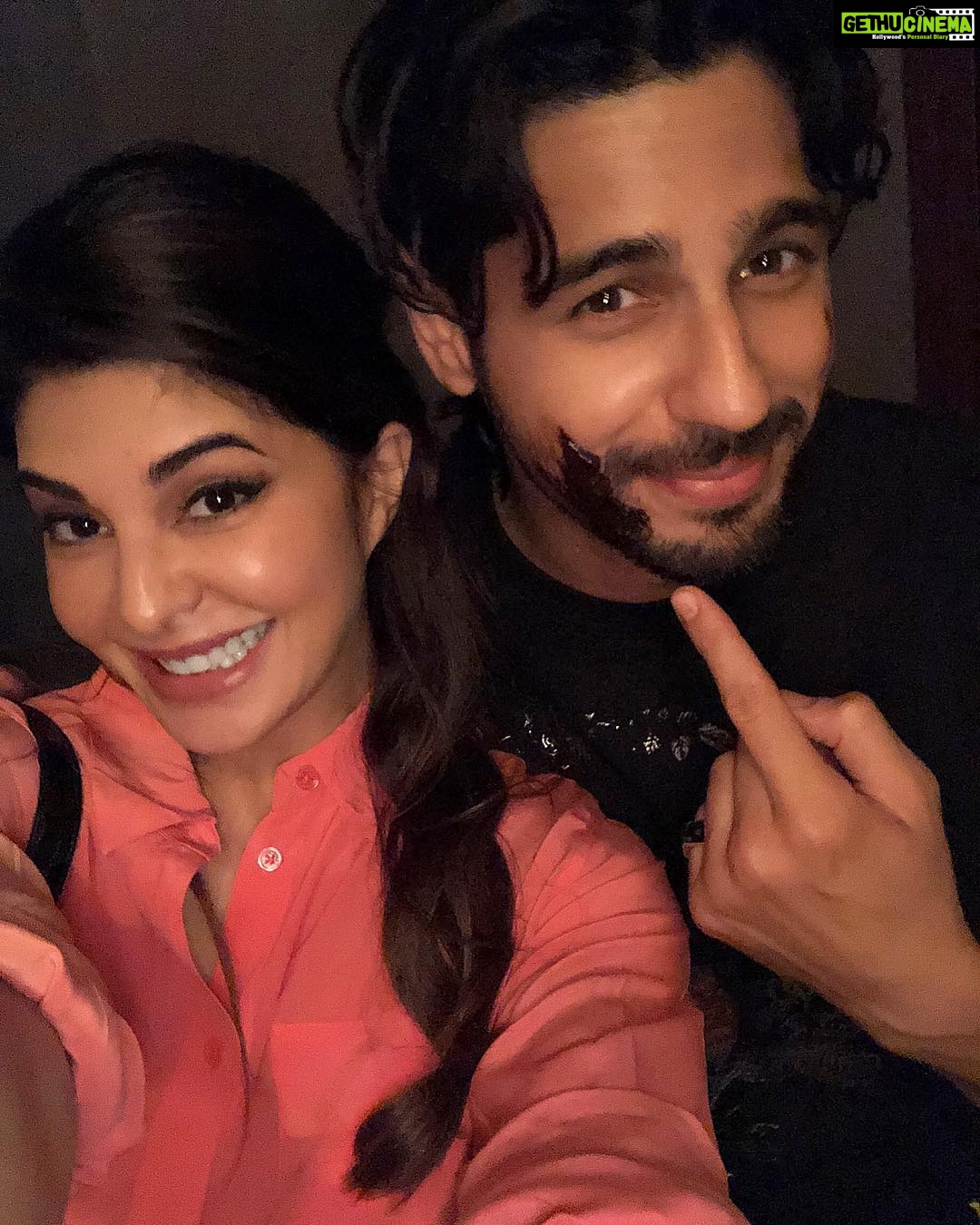 Jacqueline Fernandez Instagram - Happy bdayyyyy @sidmalhotra 🤪🌈