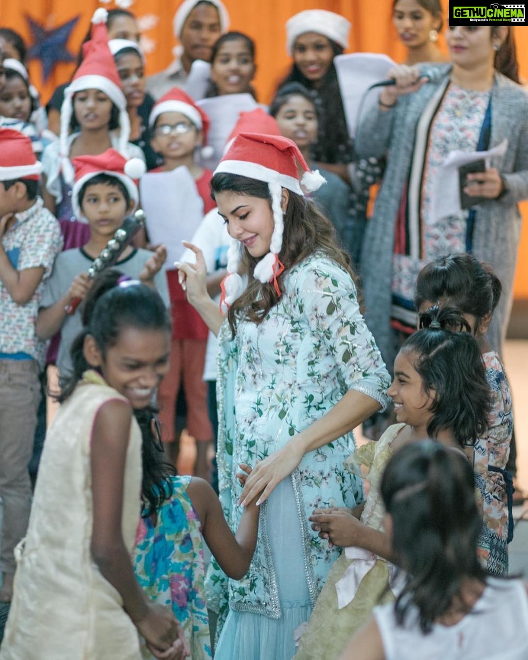 Jacqueline Fernandez Instagram - Merry Christmas Everyone🎄🎄🎄 my favorite time of the year ❤️ the more you give the more you receive.. spread love always ❤️❤️❤️