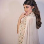 Jacqueline Fernandez Instagram - 🌸💗 @anamikakhanna.in @shaanmu @chandiniw @shaikhhamza_photography 💗🌸