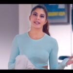 Jacqueline Fernandez Instagram - Ab bahaane band! Sharing my first TVC with #DaburHoney Happy to be partnering with a brand which has always been with me in my journey towards achieving my #FitnessGoals 💪🏻 So stop making excuses and start Dabur Honey in order to #StayFitFeelYoung 🌸🌸