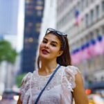 Jacqueline Fernandez Instagram - New York! Concrete jungle where dreams are made, there’s nothing you can’t do.. let’s hear it for New Yorkkkkkk 🎼 @diekomirza thanks for capturing us getting lost ❤️