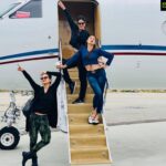 Jacqueline Fernandez Instagram - Dallas!! Here we come!!!! Finally!!! ❤️❤️ #dabangg #worldtour with the girlies!!! @katrinakaif @aslisona 💋💋💋💋