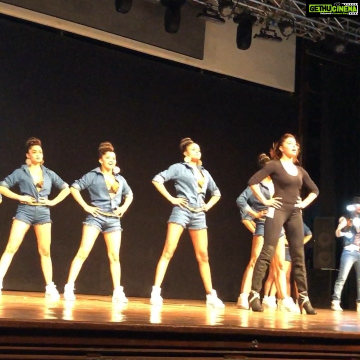Jacqueline Fernandez Instagram - Today at the Grand rehearsal for the Da-bang world tour!! I can perform live in front of thousands of people but today presenting my act to @beingsalmankhan @katrinakaif @aslisona @shahdaisy @manieshpaul @sanjayshettyofficial @thejaevents I was the most nervous I’ve ever been!!!! Desperately needed water even before my act began 🤪 USA & Canada we cant wait to be there performing live for you all!!!! ❤️❤️❤️ 2 weeks to go!!!