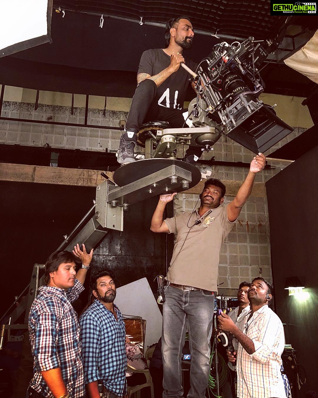 Jacqueline Fernandez Instagram - My director.. multi-tasking!! DOP goals!! @remodsouza #awesomeness @kamera002 you know I love you too!! 😀❤️ #race3thiseid @beingsalmankhan @skfilmsofficial @tips