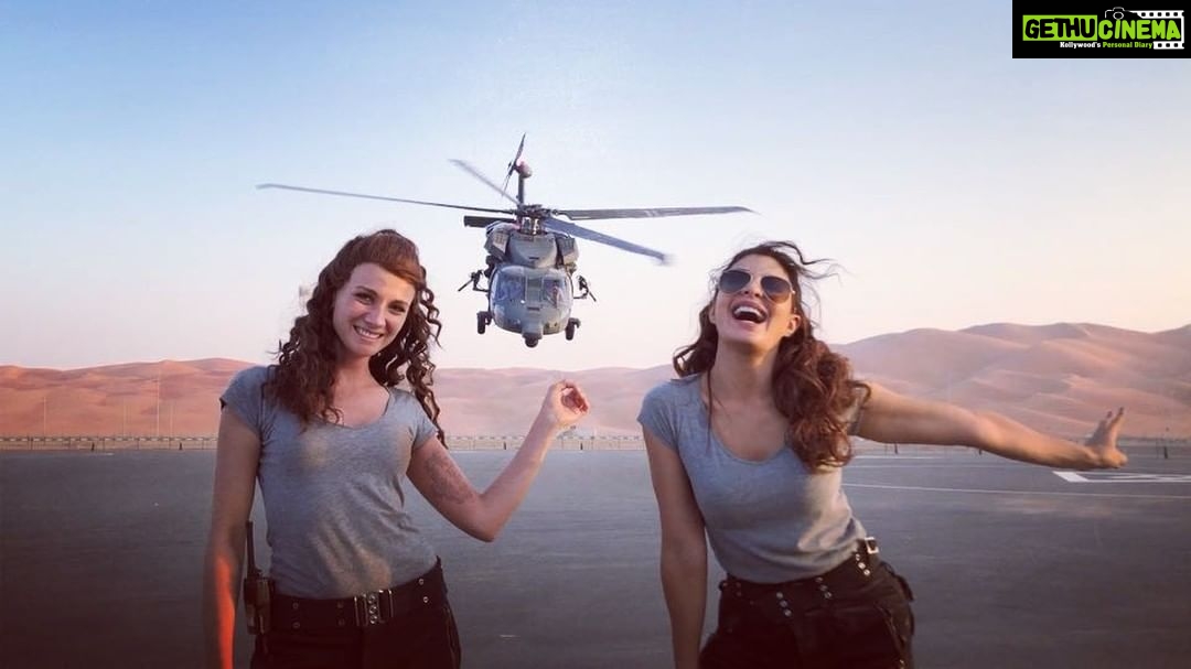 Jacqueline Fernandez Instagram - Black Hawk 🖤 #race3 #race3thiseid #abudhabi @beingsalmankhan @remodsouza @tips @skfilmsofficial