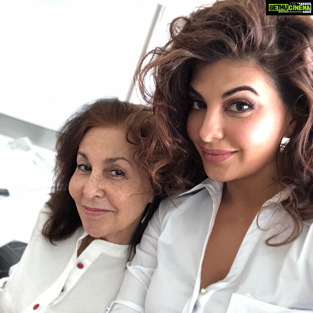 Jacqueline Fernandez Instagram - Mummy’s here🌈🌈 #race3 #abudhabi