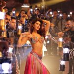 Jacqueline Fernandez Instagram - Ding Dong Ding…💃🏼 Can't. Keep. Calm!! Just 2 hours to go for #EkDoTeen 1️⃣2️⃣3️⃣ *out today* at 11AM! #SajidNadiadwala @tigerjackieshroff @Dishapatani @khan_ahmedasas @manishmalhotra05 @shaanmu @ganeshacharyaa @NadiadwalaGrandson @foxstarhindi @TSeries.official #Baaghi2onMarch30 #Baaghi2