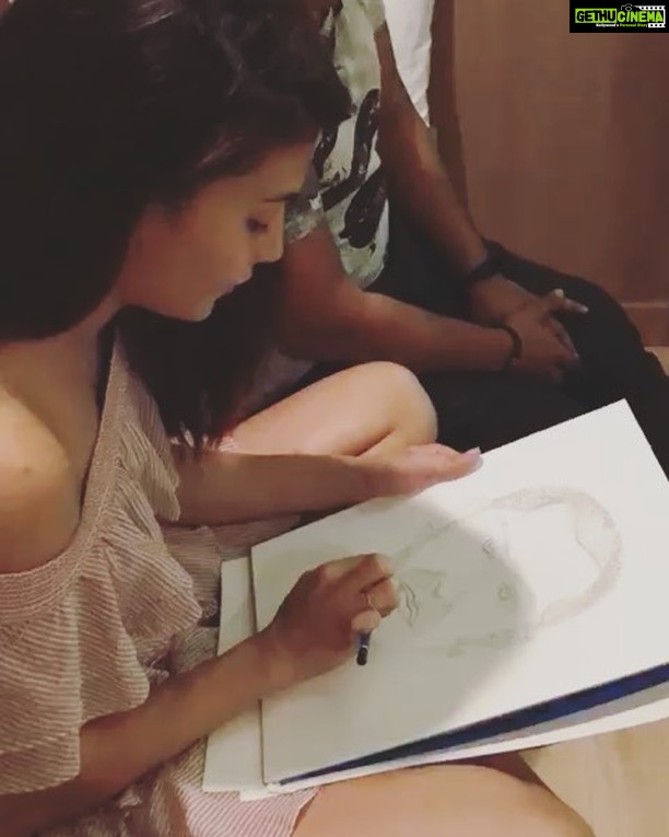 Jacqueline Fernandez Instagram - Meanwhile in between shooting Race 3 in Bangkok.. my first portrait ever 🦋 Thanks @nileshvede for being such a patient teacher! And thanks Jaggi for being my model for 4 hours!! What a beautiful experience 🌈