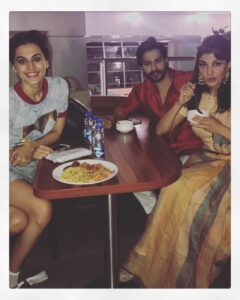 Jacqueline Fernandez Instagram - Here we are so happy in Kolkata as we think we are heading back home to Mumbai... cut to 9 hours later we land in Hyderabad still stranded!! Pls stay safe everyone ❤️