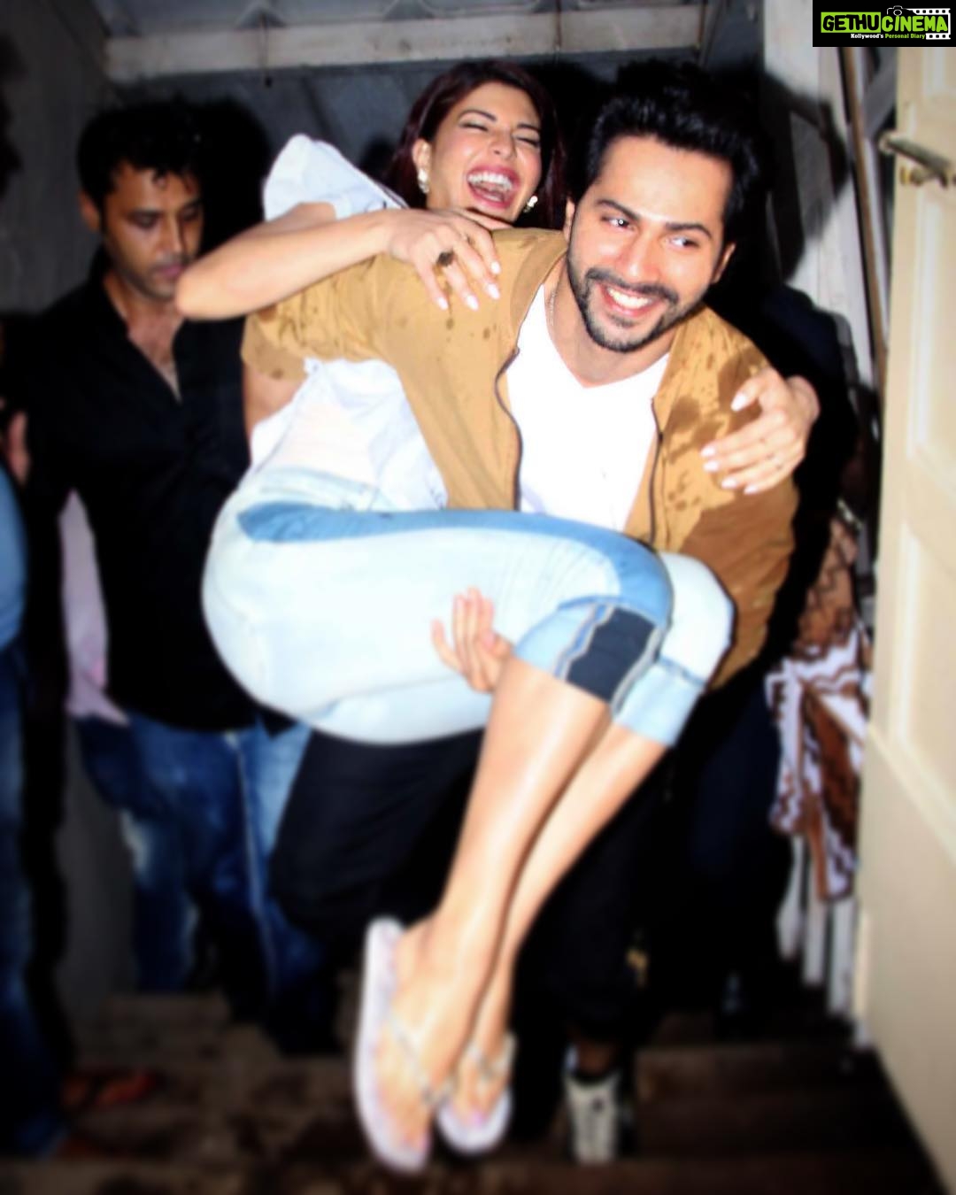 Jacqueline Fernandez Instagram - Look @taapsee, rescued by our hero!! Next time you have to walk through ankle deep water just call @varundvn ⛈And so it begins! #Judwaa2 📸 yogen shah