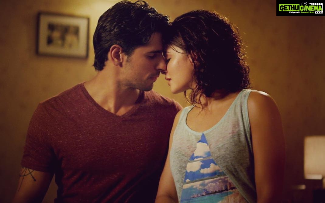 Jacqueline Fernandez Instagram - Laagi na choote 🎼 #onrepeat @s1dofficial #agentleman 2 days to go 🕺🕺