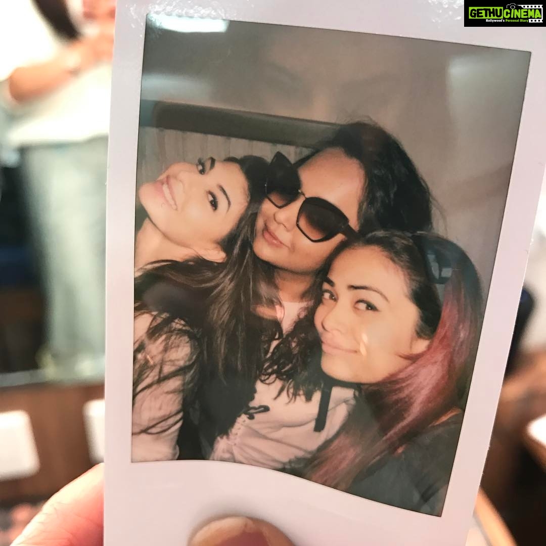 Jacqueline Fernandez Instagram - It's a Polaroid kinda day on set @pinka25 @samidha_w πΈπΈπΈ #drive π½