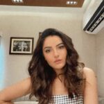 Jasmin Bhasin Instagram - Thoda thoda seekh rahi hoon😋😋 #reelkarofeelkaro