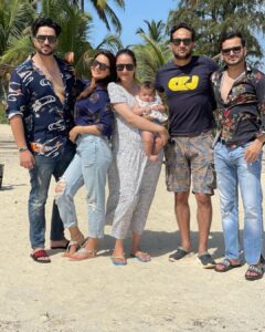 Jasmin Bhasin Instagram - You guys took several flights and two days of travelling to make it for my birthday, in these times of pandemic. And did everything to make the day special for me. Love you guys ❤️❤️

#couldntbebetter #birthdaysquad