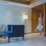 Jasmin Bhasin Instagram - Display so immersive that I am totally gonna binge watch for hours and it's super light with stunning looks. Can’t help falling in love with the #realmeX7Max5G. #FutureAtFullSpeed