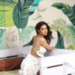 Jasmin Bhasin Instagram - Long time no sea🌊🌴🌴 #cravingtropicalvacation photo : @navindhyaniphoto Styled by @simrat_bohra make up : @makeupbynandiniadvani hair : @hairbyminimahadik location : @invincibleboudoir by @pspr_media white cord : @priyankammisracouture