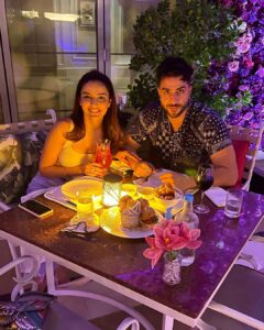 Jasmin Bhasin Instagram - When we could step out for dinner date 👩‍❤️‍👨
#throwback #jasly #youaskedforit