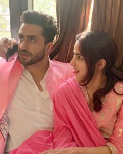 Jasmin Bhasin Instagram - Ki Pardhaan-Mantri Aein
Jina Busy Tu Rehna Ae 😛
@alygoni 

#JB #JasminBhasin #AlyGoni #Jasly