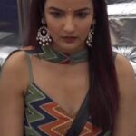 Jasmin Bhasin Instagram – Looking like a dream 💫
Rate this look !!

Earrings by @daakghar.in

Watch #BB14 episodes on @colorstv every day and before TV on @vootselect 📺

#BB14 #JBinBB #AbScenePaltega #BiggBoss14 #BiggBoss #BiggBoss2020 #Colors #JasminBhasin #BBlikeABoss