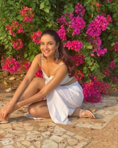 Jasmin Bhasin Instagram - They say if you dream a thing more than once , it’s sure to come true 🌸 #JB #JasminBhasin