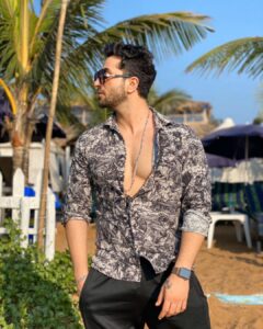 Jasmin Bhasin Instagram - Missing hugging you hard and listening the beat of your heart..
Feeling your smell and that wonderful charming spell my sher @alygoni 

#alyforthewin #jaslyforever #jasly