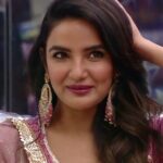 Jasmin Bhasin Instagram – Mere hothon ki hasi ko aapki hi aas hai.
Yakeen hai mujhe ki aapko iska ehsaas hai. 🤍🥰 
Iss hassi ko mitne mat dena. Vote karke mujhe save karna please!!! 🥺

Go click the link in the bio to #VOTEforJASMIN & SAVE her now!!! 
#TeamJasmin #JBinBB14 

–

#BB14 #JBinBB #AbScenePaltega #BiggBoss14 #BiggBoss #BiggBoss2020 #Colors #JasminBhasin #BBlikeABoss
@beingsalmankhan @vootselect @colorstv