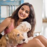 Jasmin Bhasin Instagram - Happy Weekend from Jasmin, Rambo & Mia 💖🌈 #TeamJasmin #JBinBB14 📸 @rishabdahiya #BB14 #JBinBB #AbScenePaltega #BiggBoss14 #BiggBoss #BiggBoss2020 #Colors #JasminBhasin #BBlikeABoss