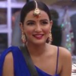 Jasmin Bhasin Instagram – We loved her in #KhatronKeKhiladi & we love her even more in #BiggBoss 🥰♥️ #TeamJasmin #JBinBB14 
@beingsalmankhan 

Outfit: @poonamskaurture
Jewellery: @jewellerybyasthajagwani
Stylist: @ankiitaapatel
Asst stylist: @nehasarkar04

Watch the #BB14 episodes on @colorstv every day and before TV on @vootselect 📺

#BB14 #JBinBB #AbScenePaltega #BiggBoss14 #BiggBoss #BiggBoss2020 #Colors #JasminBhasin #SalmanKhan #BBlikeABoss