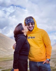 Jasmin Bhasin Instagram - Hey, I miss you @alygoni 
Come back now!!!
