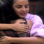 Jasmin Bhasin Instagram - All is good in the hood 🤙🏻 #nikkitamboli #TeamJasmin #JBinBB14 Watch the #BB14 episodes on @colorstv every day and before TV on @vootselect 📺 #BB14 #JBinBB #AbScenePaltega #BiggBoss14 #BiggBoss #BiggBoss2020 #Colors #JasminBhasin #BBlikeABoss @beingsalmankhan