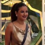 Jasmin Bhasin Instagram - Oh honey! 🍯🔥 Double tap if you watched #WeekendKaVaar last night! ♥️ #TeamJasmin #JBinBB14 Outfit - @a.la.modebyakanksha Jewellery - @houseofdoro Styled by - @ankiitaapatel Asst by - @nehasarkar04 Watch the #BB14 episodes on @colorstv every day and before TV on @vootselect 📺 #BB14 #JBinBB #AbScenePaltega #BiggBoss14 #BiggBoss #BiggBoss2020 #Colors #JasminBhasin #BBlikeABoss @beingsalmankhan