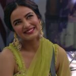 Jasmin Bhasin Instagram - Storm in her eyes 👀 peace in her smile ☺️🤍 #TeamJasmin #JBinBB14 Outfit - @kashyap.nitisha Earrings - @_alankaara_ kundan ring - @shillpapuriidesignerjewellery Styled by - @ankiitaapatel Asst by - @nehasarkar04 Watch the #BB14 episodes on @colorstv every day and before TV on @vootselect 📺 #BB14 #JBinBB #AbScenePaltega #BiggBoss14 #BiggBoss #BiggBoss2020 #Colors #JasminBhasin #BBlikeABoss @beingsalmankhan