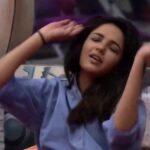 Jasmin Bhasin Instagram - Who else is going बावरी ?! 🤪 #GrooveItLikeJas #MorningDanceParty #TeamJasmin Watch the #BB14 episodes on @colorstv every day and before TV on @vootselect 📺 #JBinBB14 #BB14 #JBinBB #AbScenePaltega #BiggBoss14 #BiggBoss #BiggBoss2020 #Colors #JasminBhasin @beingsalmankhan