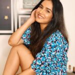 Jasmin Bhasin Instagram - Can you guess what’s the reason behind that smile?! ☺️🤔 Pinning the funniest ones 👇🏻 #HappySoul