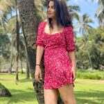 Jasmin Bhasin Instagram - Just take me back to that moment again✨✨✨✨ #flashbackfriday #missingholidays #nofilterneeded