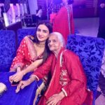 Jasmin Bhasin Instagram – Woman who taught me to look at a challenge in the eye and give it a wink.
My dadima is the strongest ❤️❤️❤️❤️

#myguru  #gurupurnima