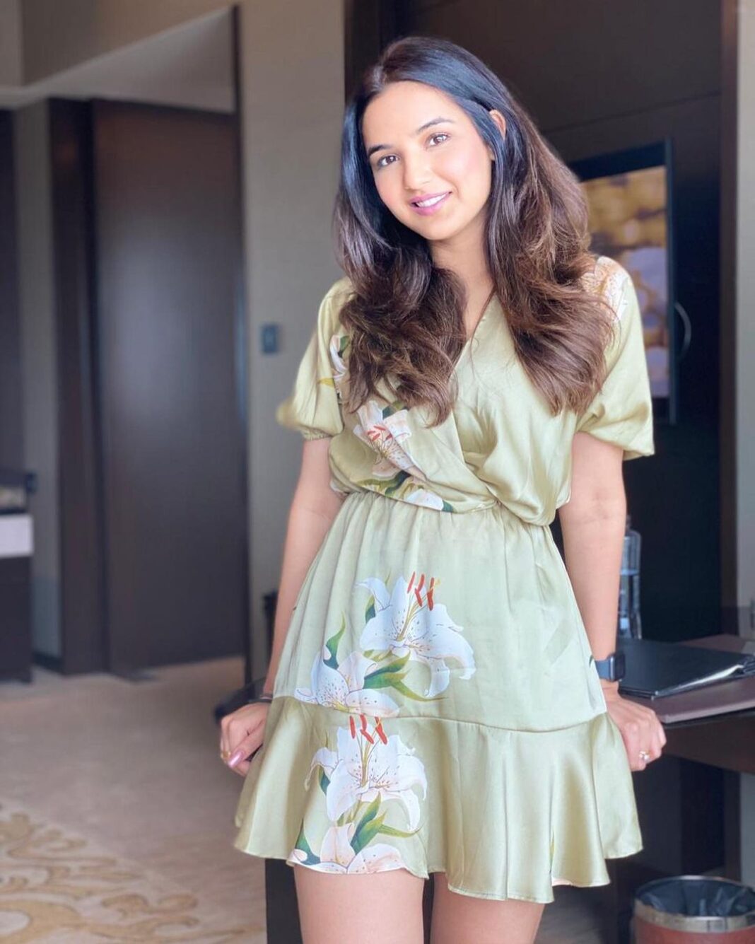 Jasmin Bhasin Instagram - I am another year older, happier, little wiser 😝 and more grateful ❤️ Thank you everyone for all your love and making me feel special and loved. That’s the most beautiful feeking❤️