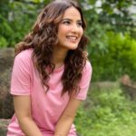 Jasmin Bhasin Instagram – हँसते-हँसते कट जाए रस्ते
जिन्दगी यूँ ही चलती रहे
खुशी मिले या गम, बदलेंगे ना हम
दुनिया चाहे बदलती रहे…..

Makeup @rehmanshiledar 
Hair @vids5_world