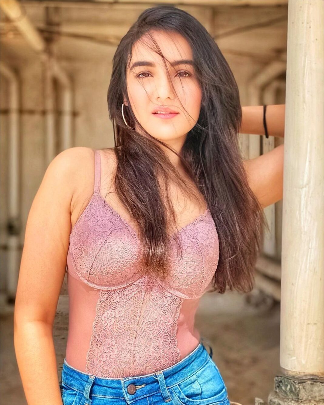 Jasmin Bhasin Instagram - Roses are red, oceans are blue, this is me in isolation how about you? 😜😜 #stayhomestaysafe #licensetochill #quaranteenlife