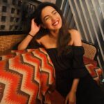 Jasmin Bhasin Instagram - Muskurana khud se seekhna padta hai, kyu ki rona to log sikha hi dete hai!!