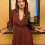 Jasmin Bhasin Instagram – The art of eye contact 👀