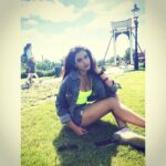 Jasmin Bhasin Instagram – Atleast we are under the same sky 🌈

#throwback