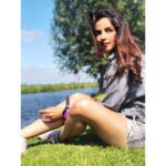 Jasmin Bhasin Instagram - Dilon mein tum apni Betaabiyan leke chal rahe ho Toh zinda ho tum Nazar mein khwabon ki Bijliyan leke chal rahe ho Toh zinda ho tum Hawa ke jhokon ke jaise Aazad rehno sikho Volendam, Noord-Holland, Netherlands